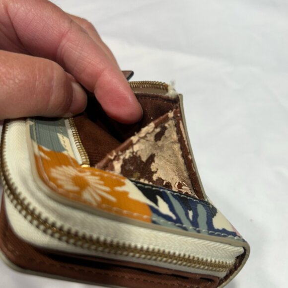 Small Fossil Floral Wallet - Picture 7 of 7